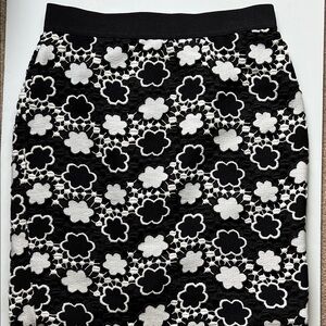 Ann Taylor Black and White Floral Lace Pencil Skirt